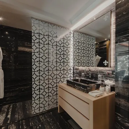 Ultima Hotel 5*